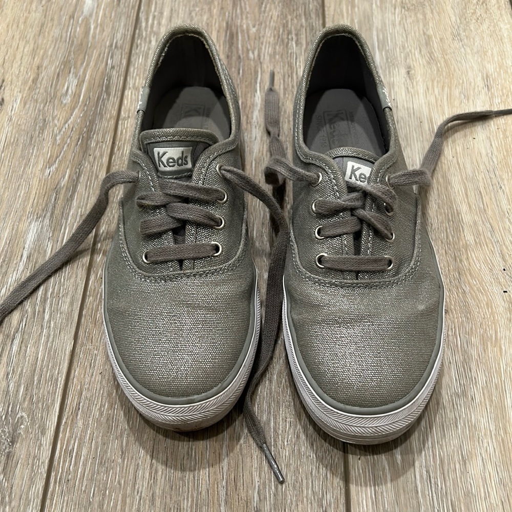 Ked’s tennis shoes